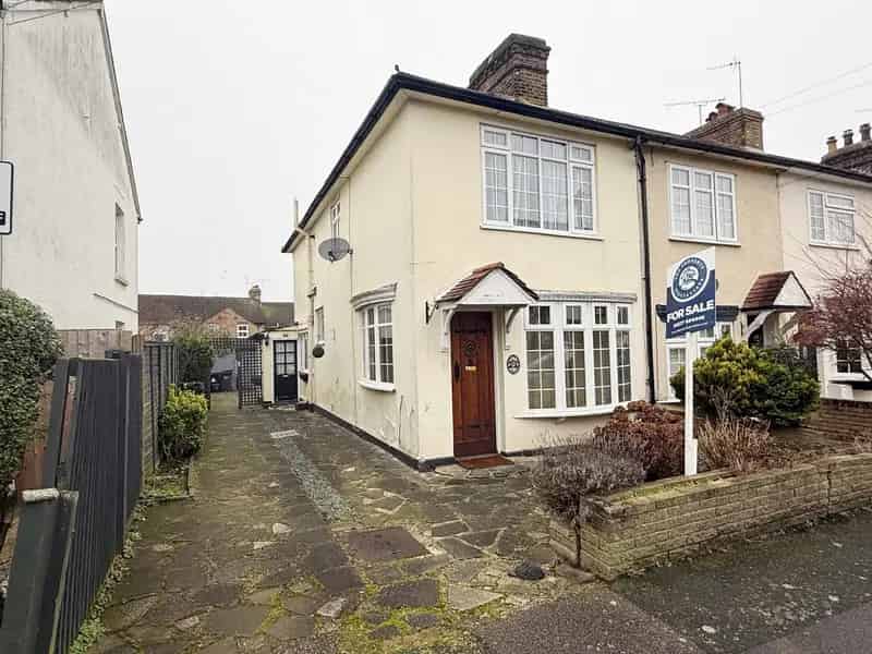 Two Bedroom End Terrace Cottage Near Brentwood Station