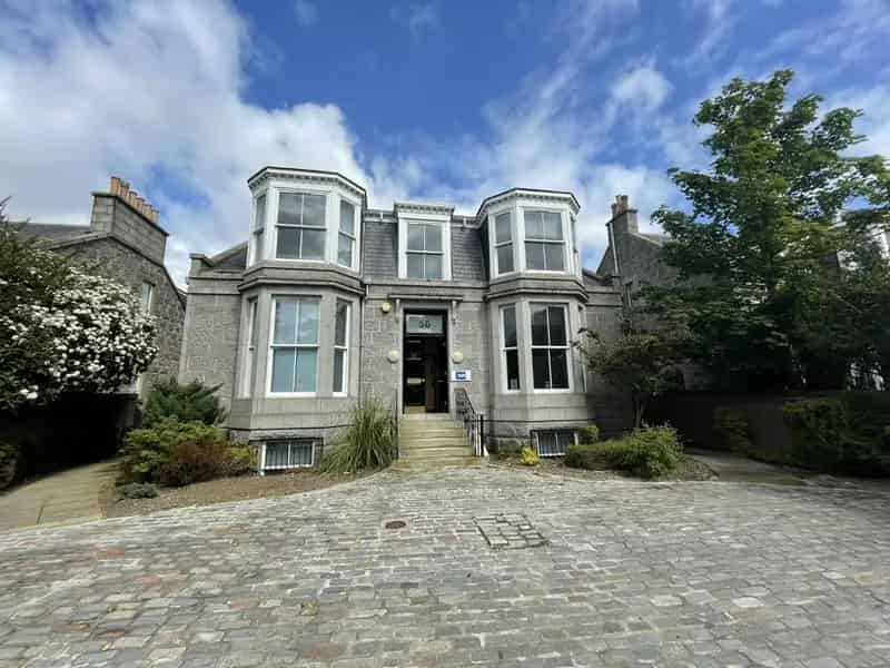 Flagship West-End Property 3 Stories Granite Building Modern Extension