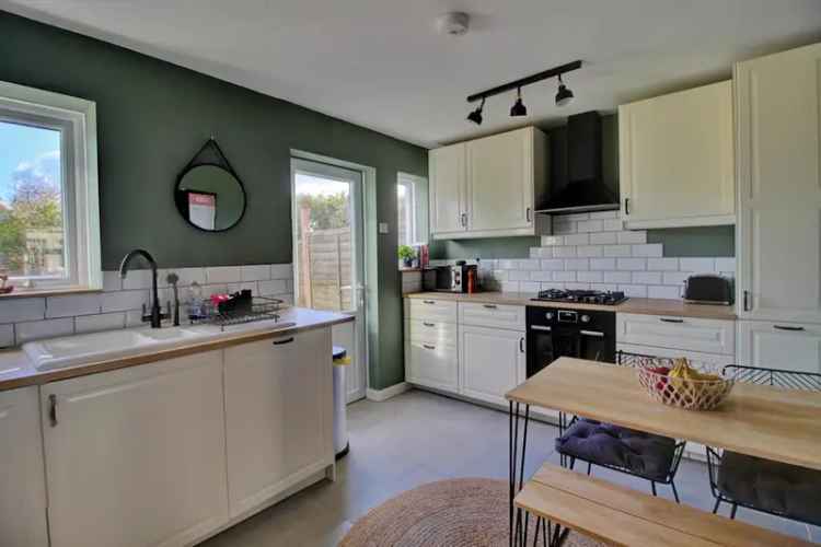 Spacious 2-Bed Freehold House Near Parson Street Station