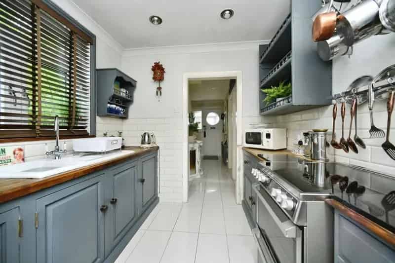 1930s Semi-Detached Family Home 3 Beds 2 Receptions Landscaped Garden
