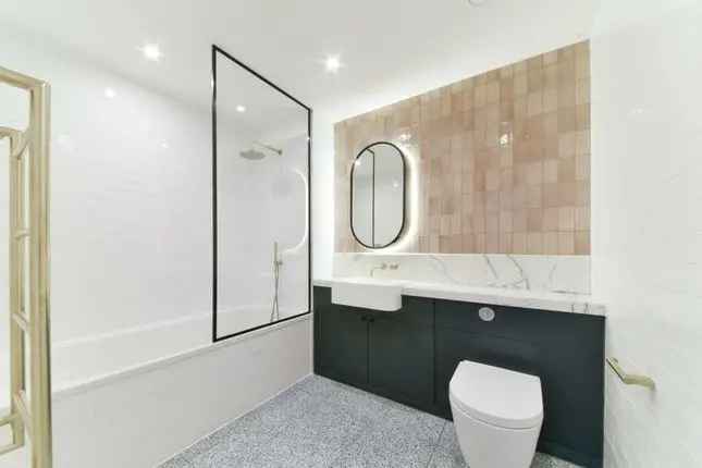 Flat to rent in Nine Elms, Battersea SW11