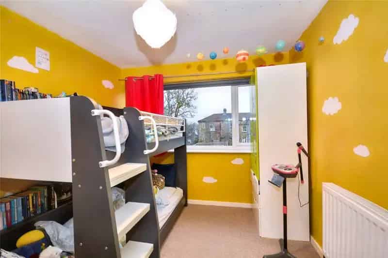Family Home Near Amenities Farlsey Stanningley