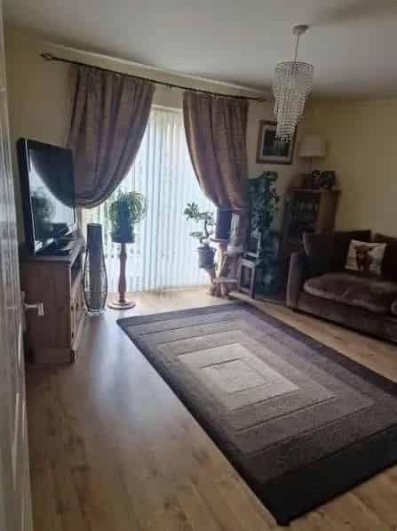 3 Bedroom Semi-Detached House with Garden