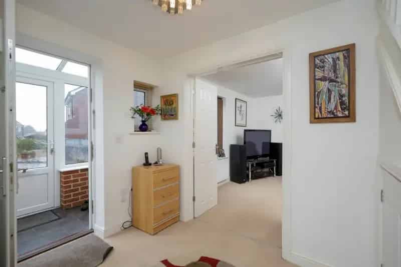 Spacious 4-Bedroom Detached House Near Amenities
