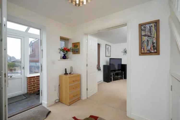 Spacious 4-Bedroom Detached House Near Amenities