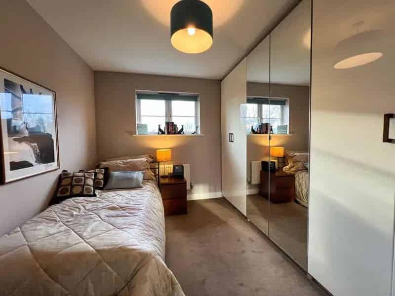 5 Bed Detached House for Sale - Large Family Home