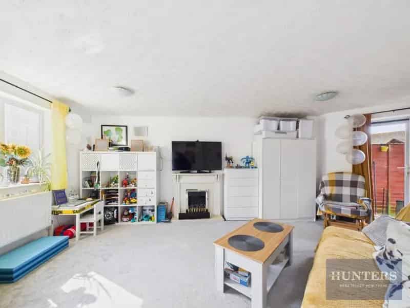 3 Bedroom House For Sale Near University and GCHQ