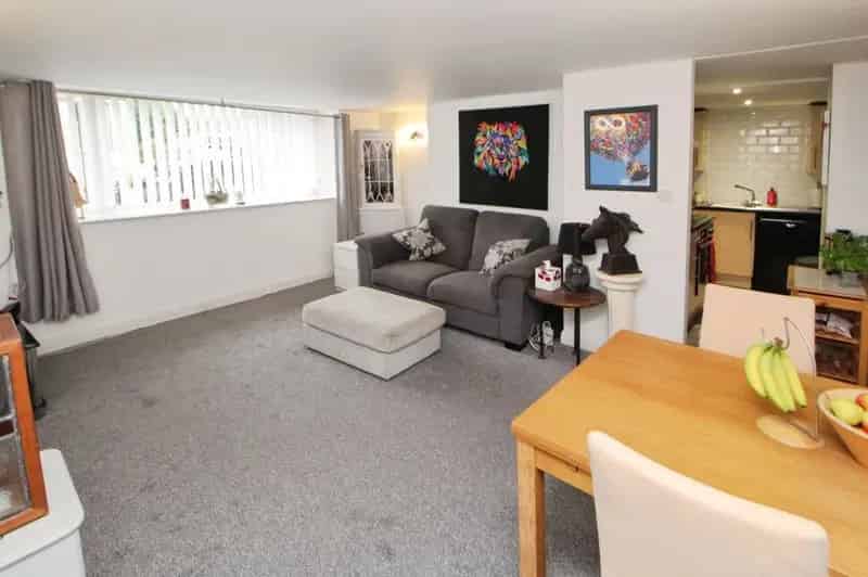 1 Bedroom Flat for Sale Hadfield Derbyshire SK13