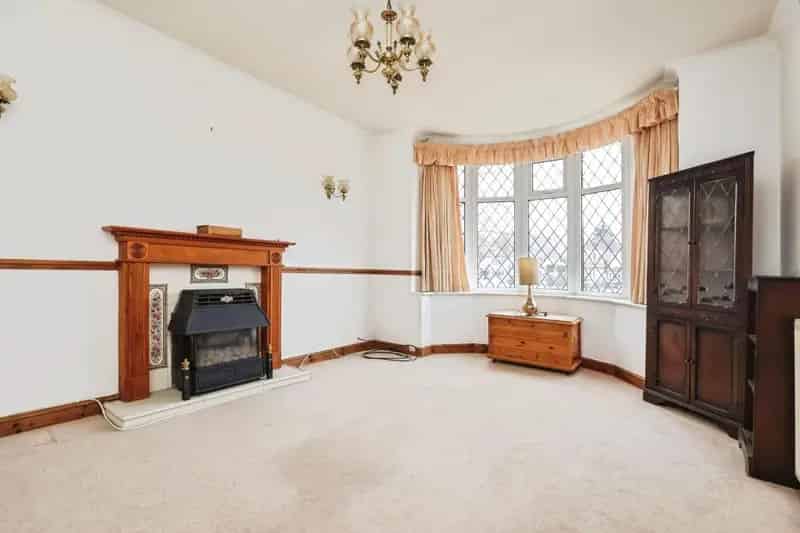 3 Bedroom Detached House For Sale - No Onward Chain