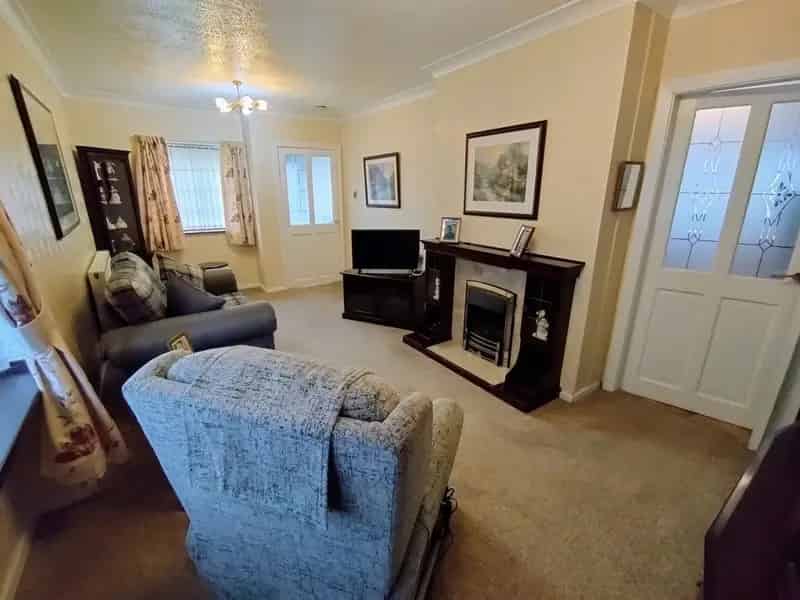 3 Bedroom Semi Detached House To Rent