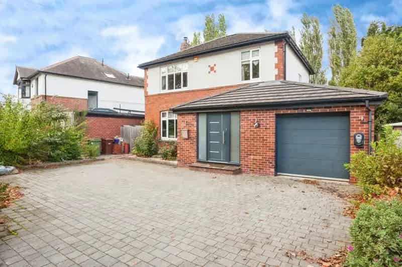 3 Bedroom Detached House for Sale Wakefield WF2