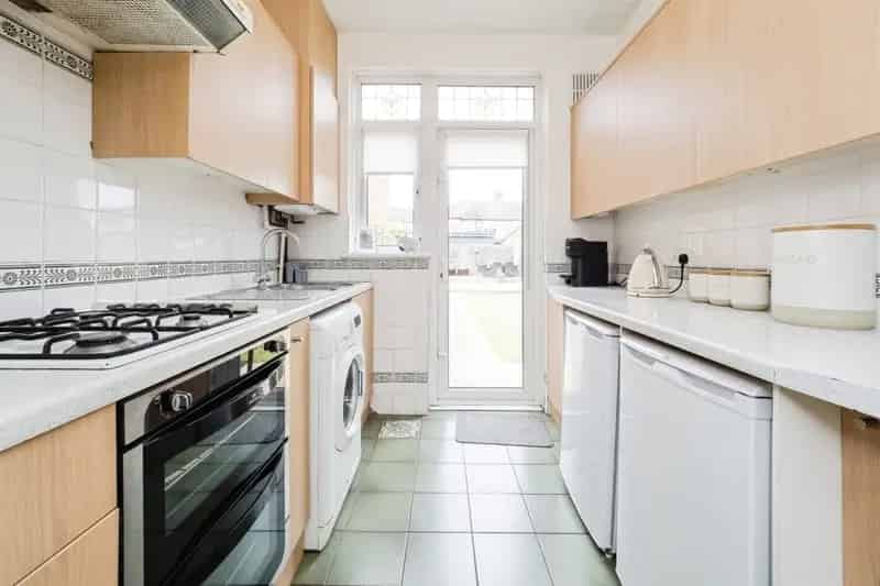 3 Bed Mid Terrace House Near Upney Station
