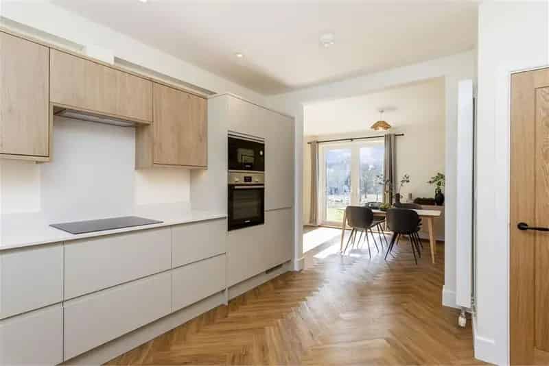 5 Bed Detached House with 2 Reception Rooms and Garage