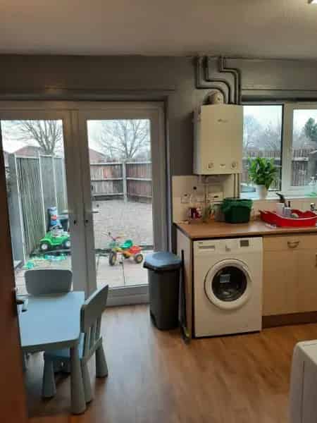 2 Double Bed House with Parking and Garden