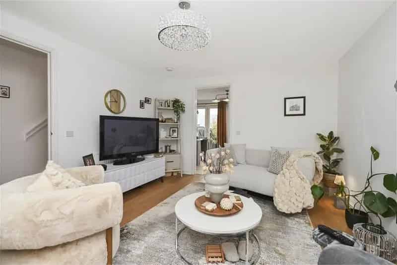 3 Bed End Terraced House in Wisp Edinburgh