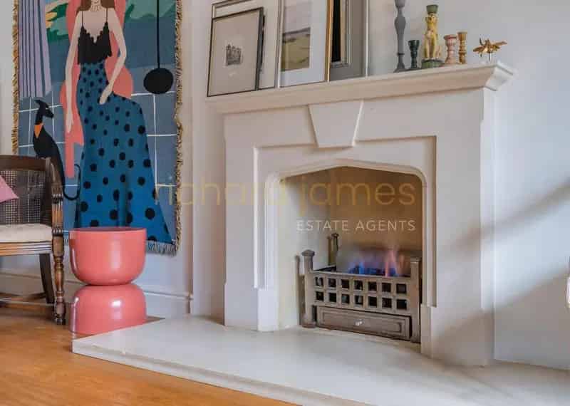 5 Bed Detached House for Sale in Aldenham