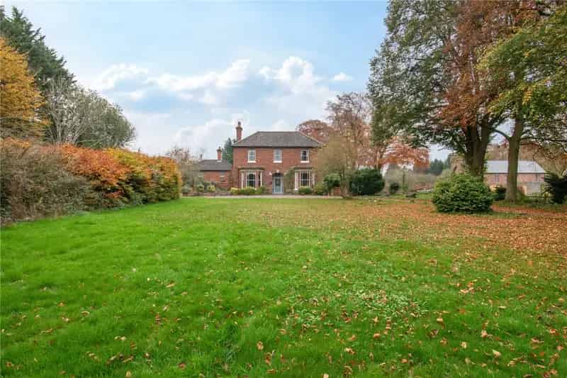 5 Bedroom Period Home with 2 Bedroom Annex Cottage
