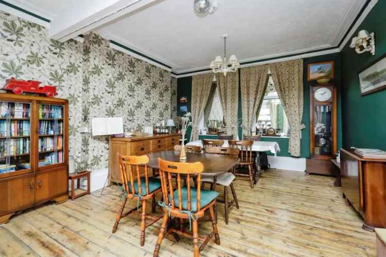 Seafront B&B with 8 En-suite Rooms and Channel Views