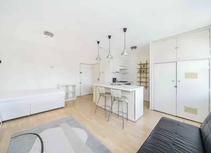 Studio Flat near Goldborne Road Notting Hill