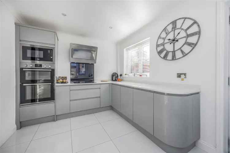 3 Bedroom Semi Detached House for Rent in Baffins Portsmouth