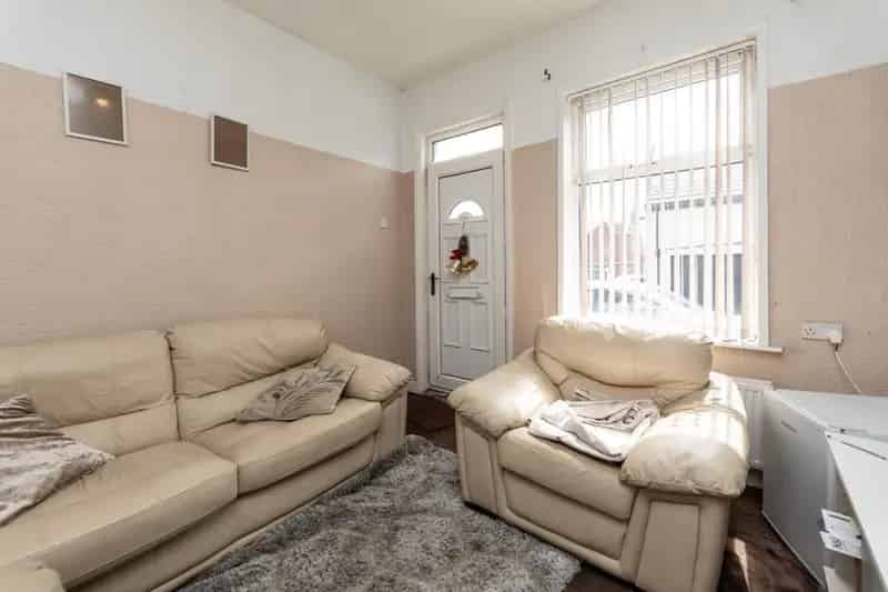 2 Bedroom House For Sale Driveway Yard Pets Considered