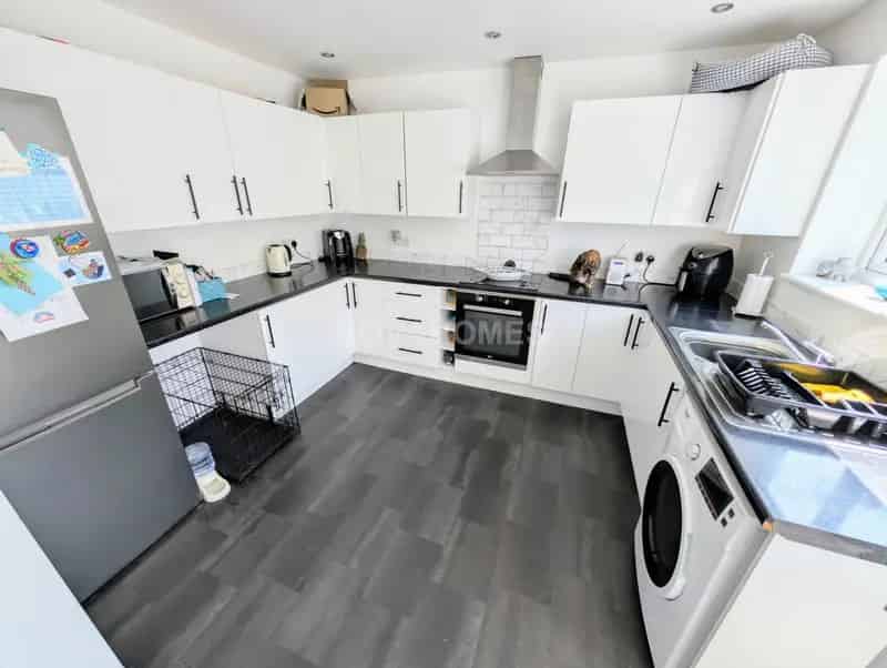 4 Bedroom Townhouse To Rent Central Location
