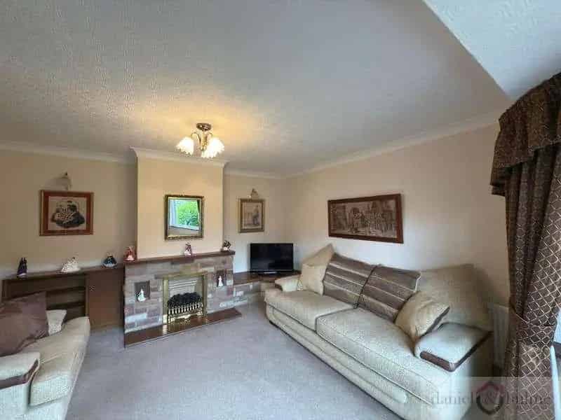 3 Bed Semi-Detached House For Sale