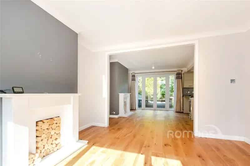 3 Bedroom House Semi Detached Driveway Garage Pet Friendly No Deposit Option