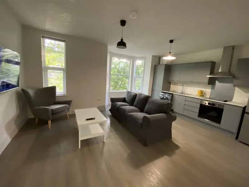 4 Bedroom Apartment House to Rent for Students