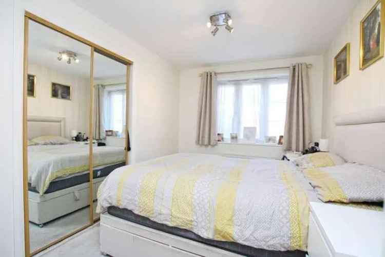 2 Bed Flat for Sale Watford - 2 Double Bedrooms, 2 Bathrooms, Garden Access