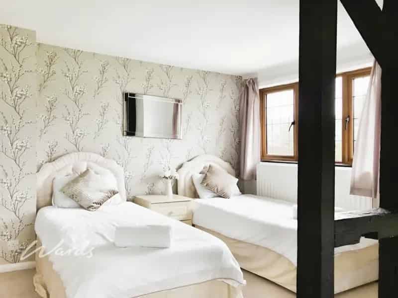5 Bedroom Detached House to Rent East Farleigh