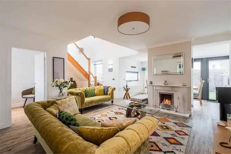 4 Bed House Juniper Green - Extended Bungalow with 2 Reception Rooms