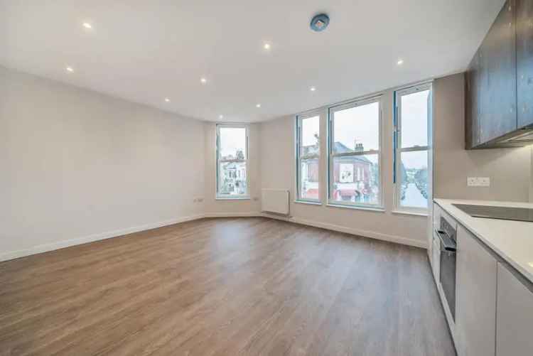 Flat For Sale in London, England