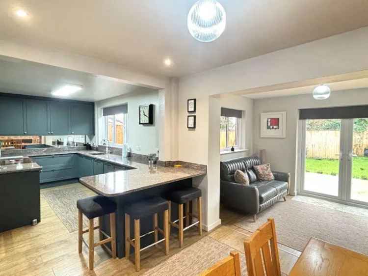 3 Bedroom Semi-Detached House for Sale in Gloucester