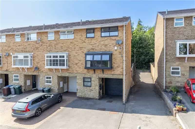3 Bedroom Townhouse for Sale Near Baildon Train Station