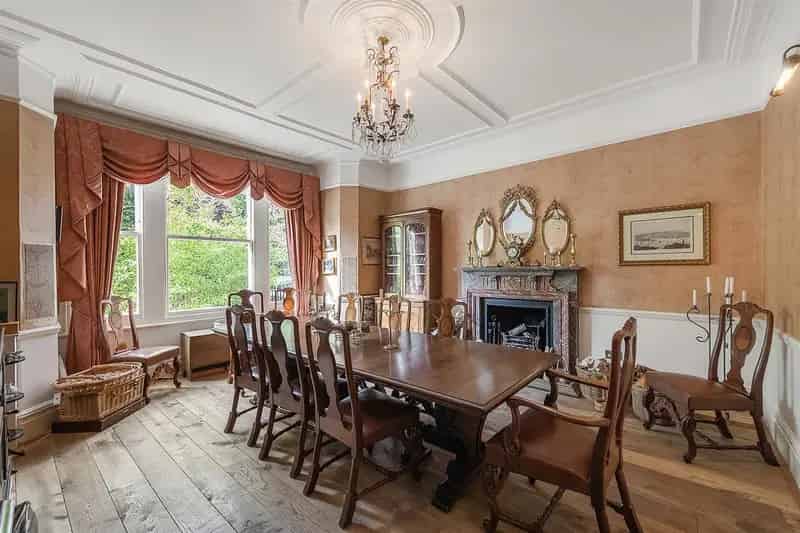 6 Bedroom Semi-Detached House Fulham Near Bishops Park