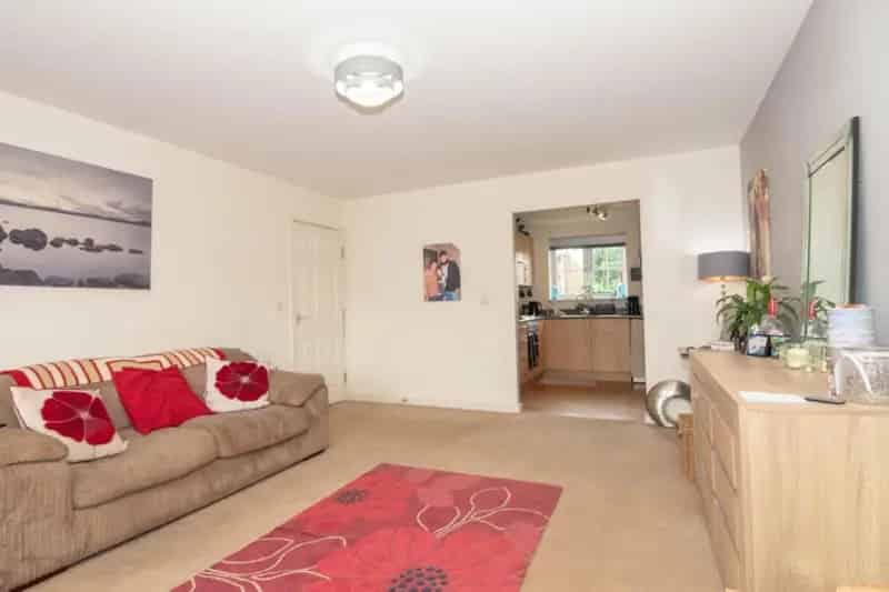2 Bed House for Sale First Floor Flat Allocated Parking En-Suite