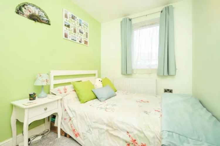 2 Bed Flat for Sale Harewood Road
