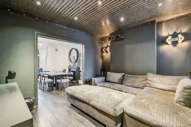 Flat for sale in Marylebone Road, London NW1