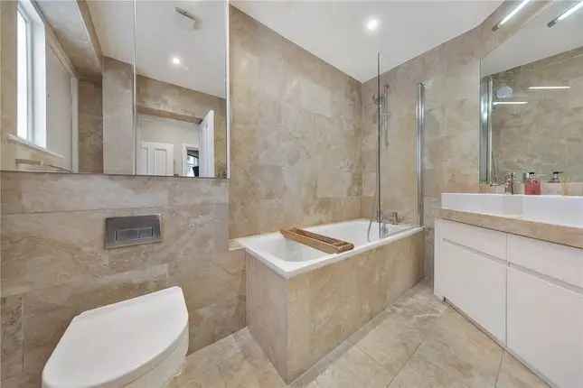 Luxury 3-Bedroom Flat South Kensington