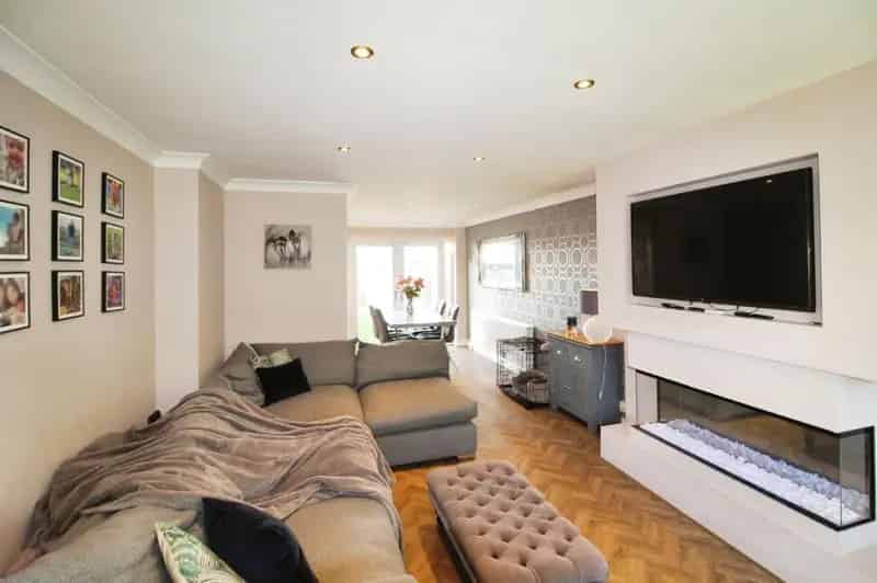 3 Bedroom Semi Detached House for Sale Scholes West Yorkshire
