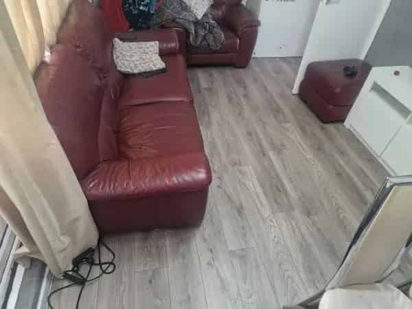 2 Double Bedroom Flat Near Train Station and Schools
