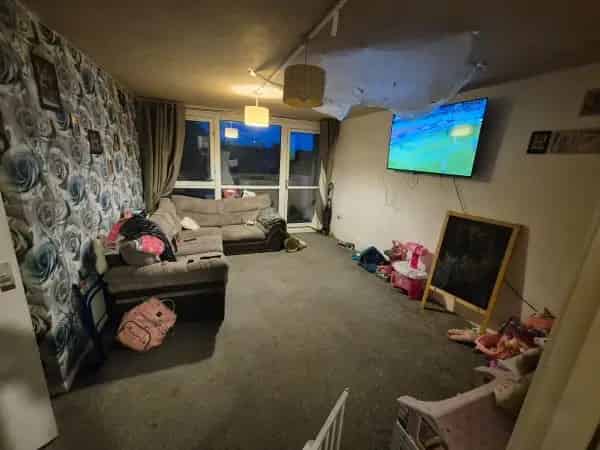 Lovely Large 2 Bedroom Flat 4th Floor Lift Access