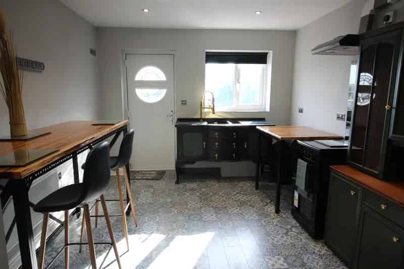 3 Bedroom Detached House to Rent Newly Refurbished