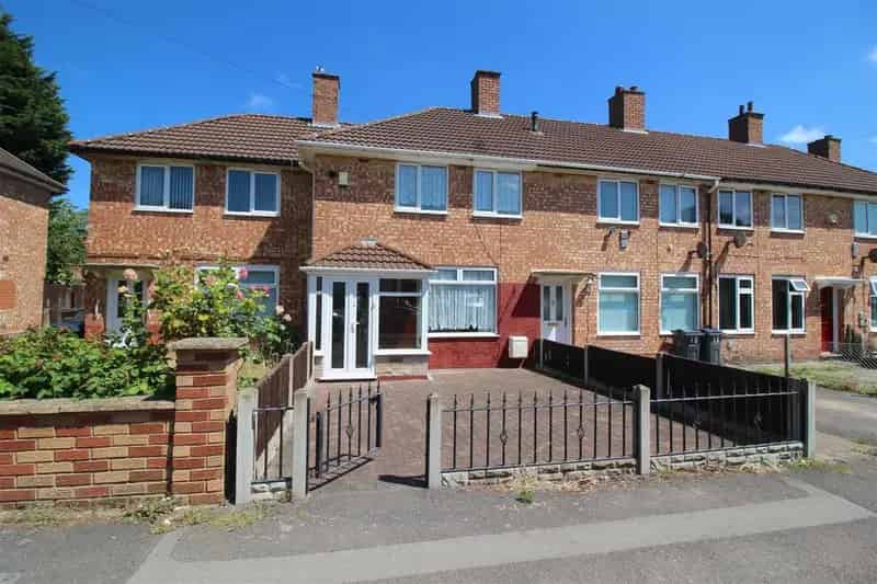 3 Bedroom Mid Terrace House For Sale No Upward Chain
