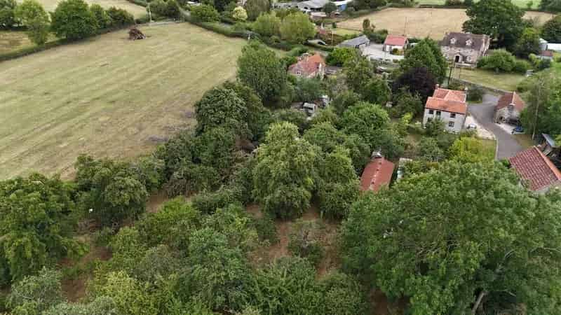 2 Bedroom Cottage For Sale - Large Plot & Development Potential