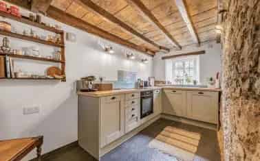 Charming 2-Bedroom Cottage in Dartington Totnes with Outbuildings and Gardens