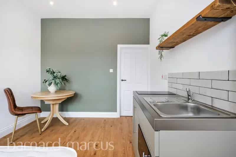 Modern Studio Apartment Zero Deposit Guarantee Available