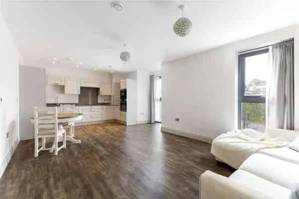 Ground Floor Apartment Near Guildford Train Station - Two Double Bedrooms