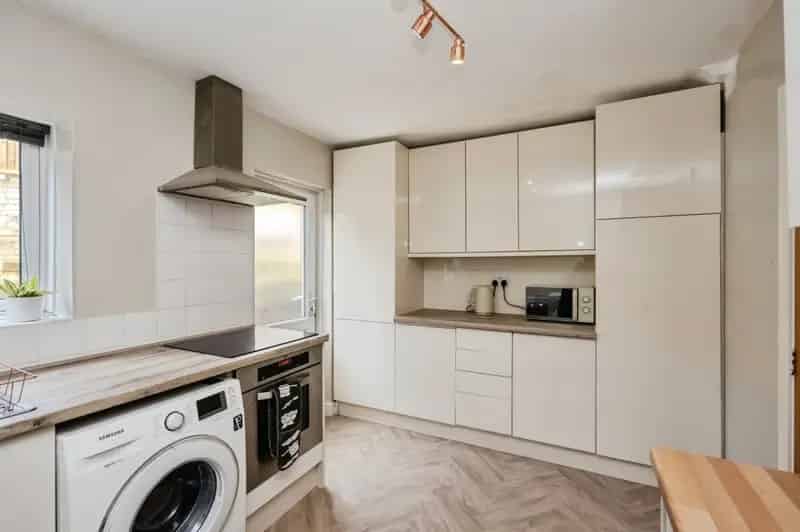 2 bedroom end of terrace house